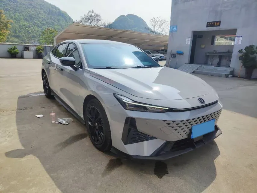 2024 ChangAn UNI-V 1.5T 188HP L4 7DCT,autocango,china used car exporter,china ev exporter,chinese used car exporter,chinese used ev exporter