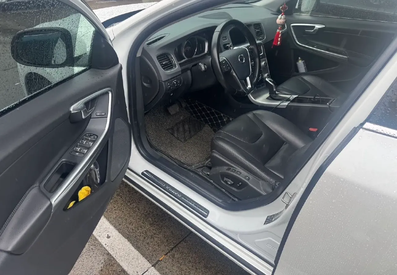 2018 Volvo S60 2.0T 190HP L4 6AT,autocango,china used car exporter,china ev exporter,chinese used car exporter,chinese used ev exporter