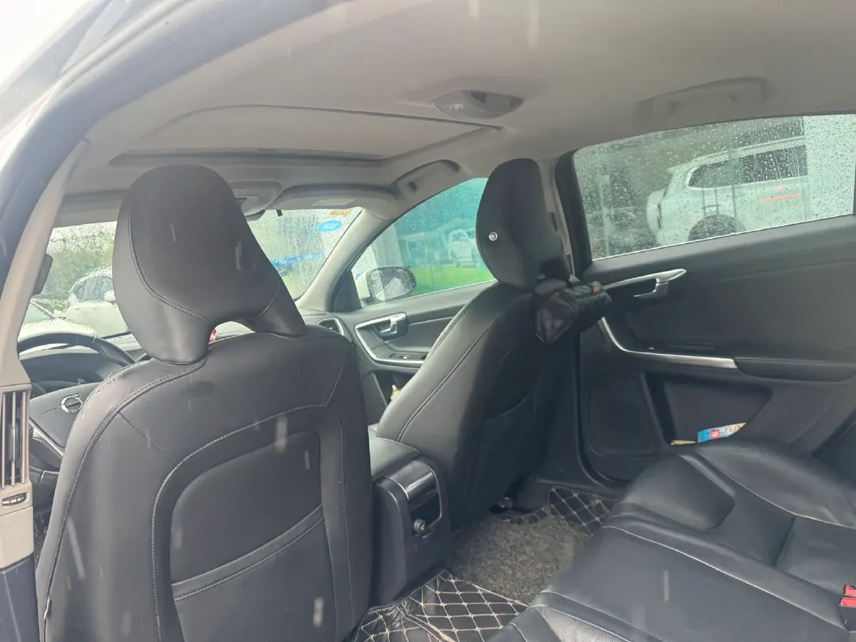 2018 Volvo S60 2.0T 190HP L4 6AT,autocango,china used car exporter,china ev exporter,chinese used car exporter,chinese used ev exporter