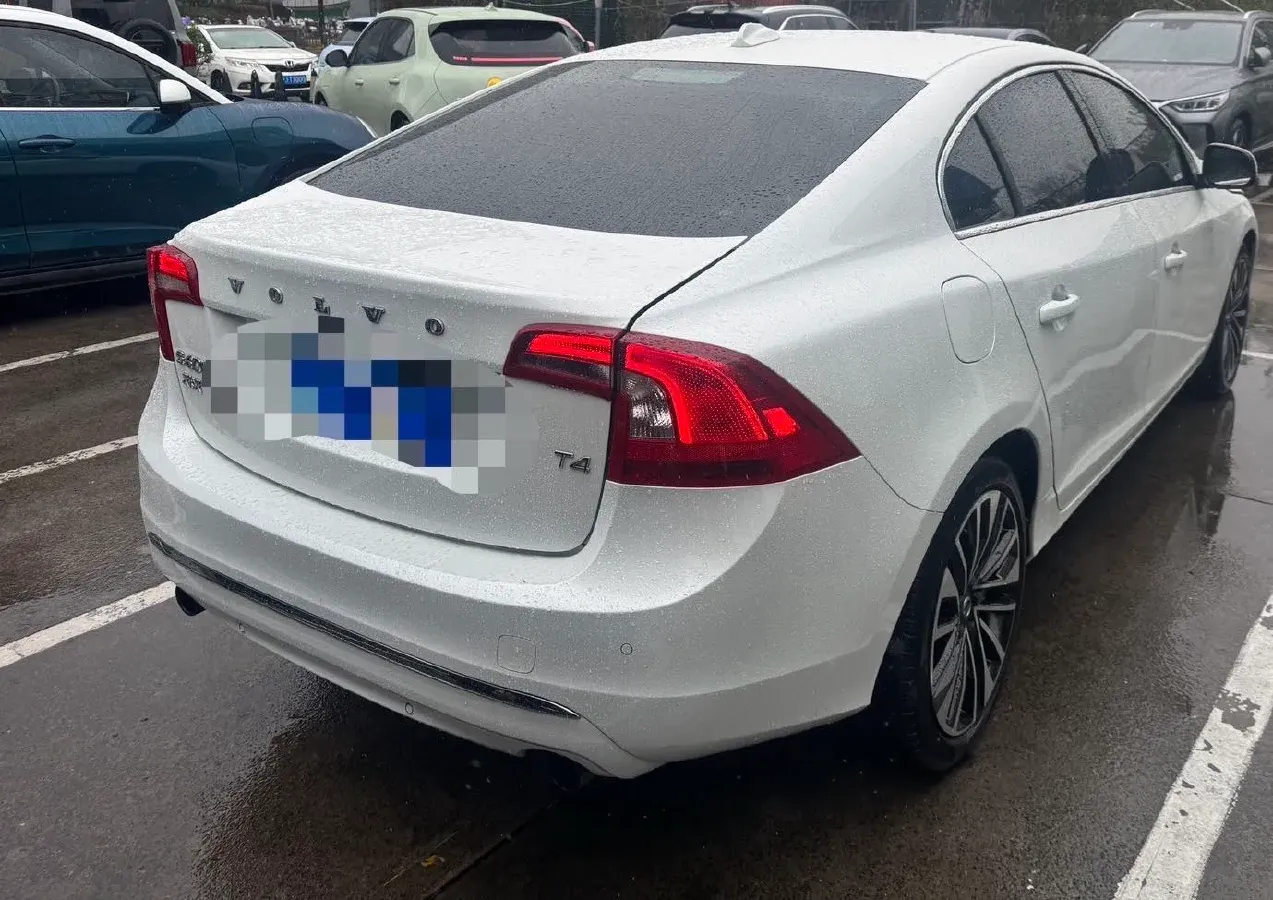 2018 Volvo S60 2.0T 190HP L4 6AT,autocango,china used car exporter,china ev exporter,chinese used car exporter,chinese used ev exporter