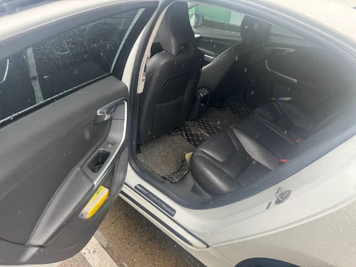 2018 Volvo S60 2.0T 190HP L4 6AT,autocango,china used car exporter,china ev exporter,chinese used car exporter,chinese used ev exporter