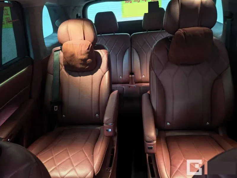 2025 AITO AITO M8 REEV 160HP REEV 53.4KWH,autocango,china used car exporter,china ev exporter,chinese used car exporter,chinese used ev exporter