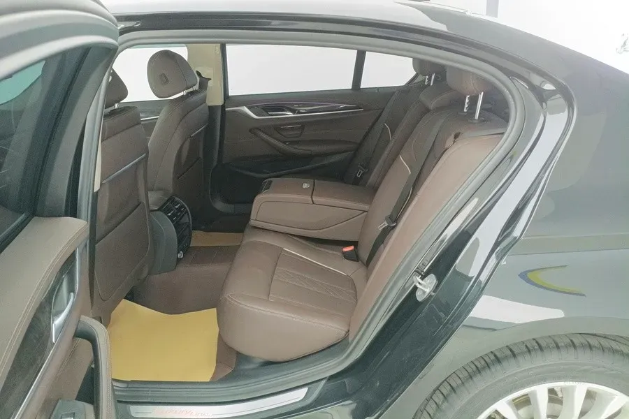 2022 BMW 5 Series 2.0T 184HP L4 8AT,autocango,china used car exporter,china ev exporter,chinese used car exporter,chinese used ev exporter