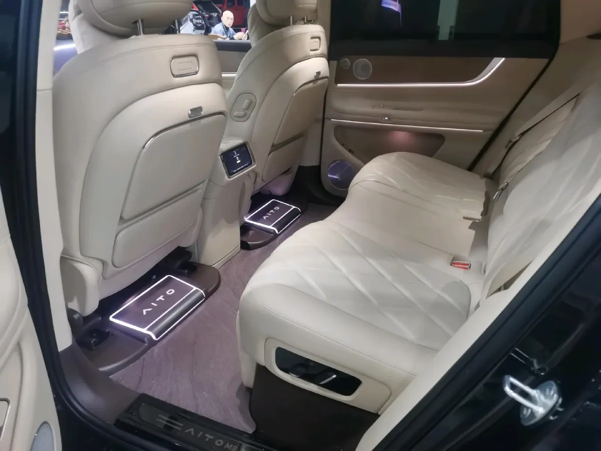 2025 AITO AITO M9 REEV 160HP REEV 52KWH,autocango,china used car exporter,china ev exporter,chinese used car exporter,chinese used ev exporter