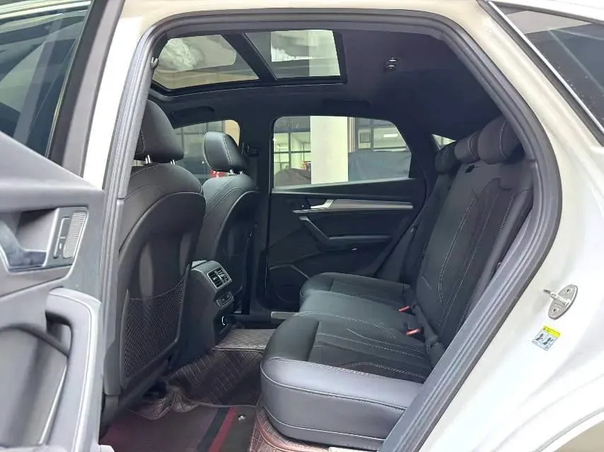 2021 Audi Q5L Sportback 2.0T 190HP L4 7DCT,autocango,china used car exporter,china ev exporter,chinese used car exporter,chinese used ev exporter