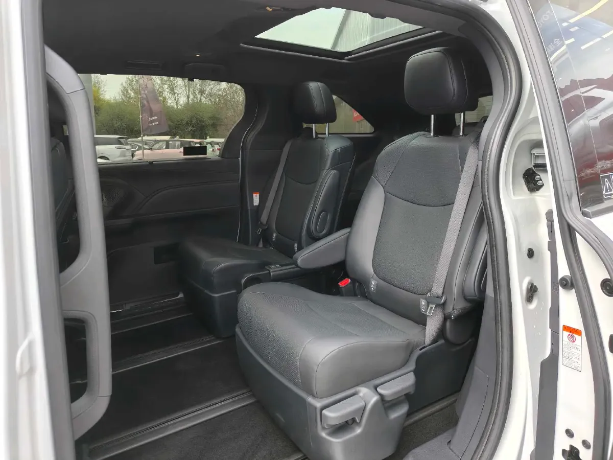 2024 Toyota Granvia 2.5L 189HP L4 E-CVT Hybrid,autocango,china used car exporter,china ev exporter,chinese used car exporter,chinese used ev exporter