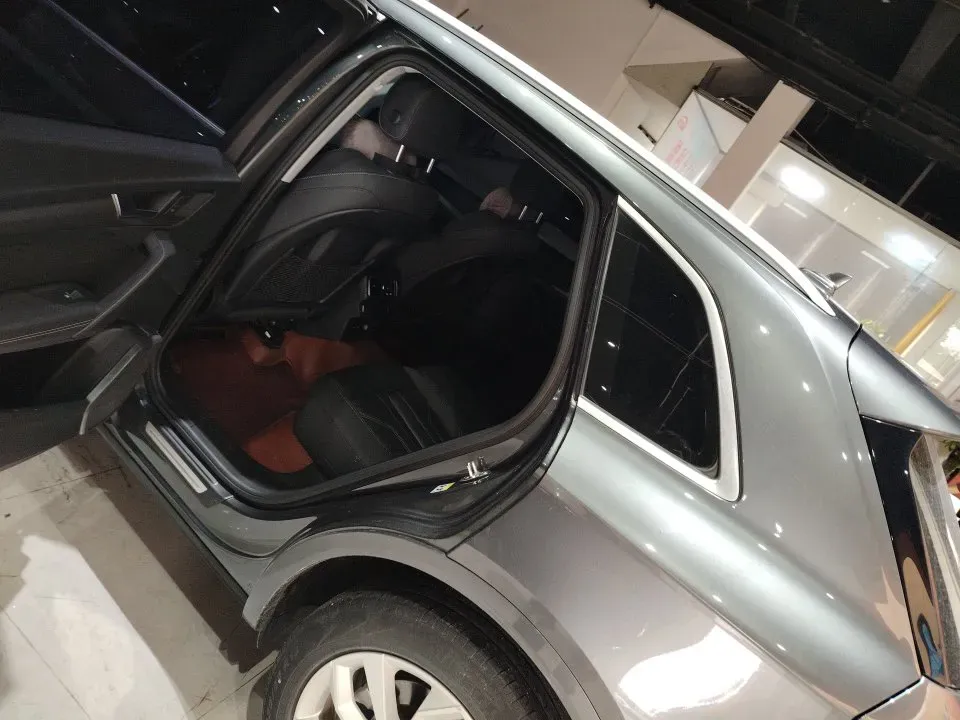 2022 Audi Q5L 2.0T 190HP L4 7DCT,autocango,china used car exporter,china ev exporter,chinese used car exporter,chinese used ev exporter