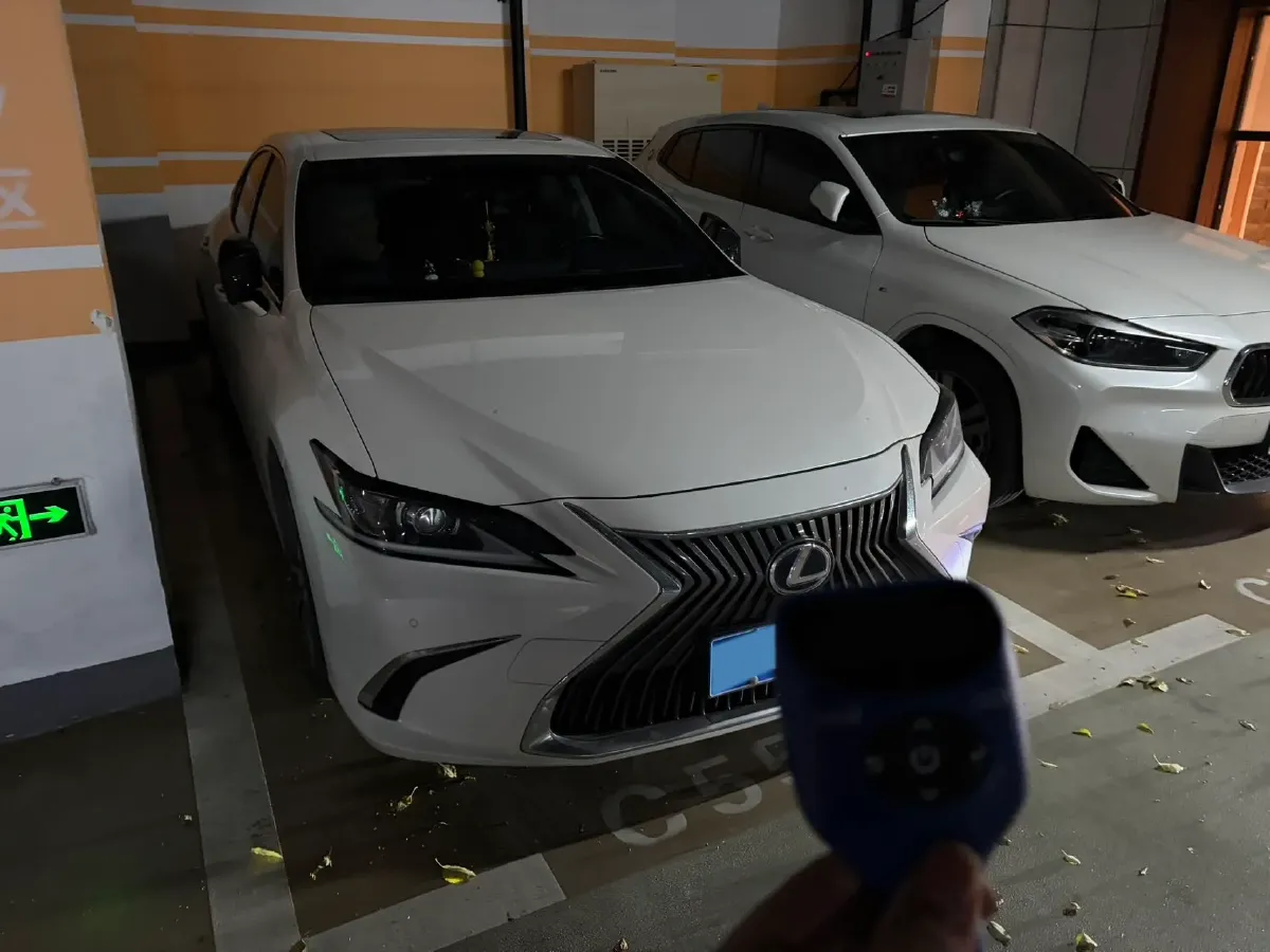 2020 Lexus ES 2.5L 178HP L4 E-CVT Hybrid,autocango,china used car exporter,china ev exporter,chinese used car exporter,chinese used ev exporter