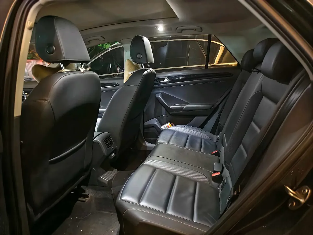 2021 Volkswagen T-Roc 1.4T 150HP L4 7DCT,autocango,china used car exporter,china ev exporter,chinese used car exporter,chinese used ev exporter