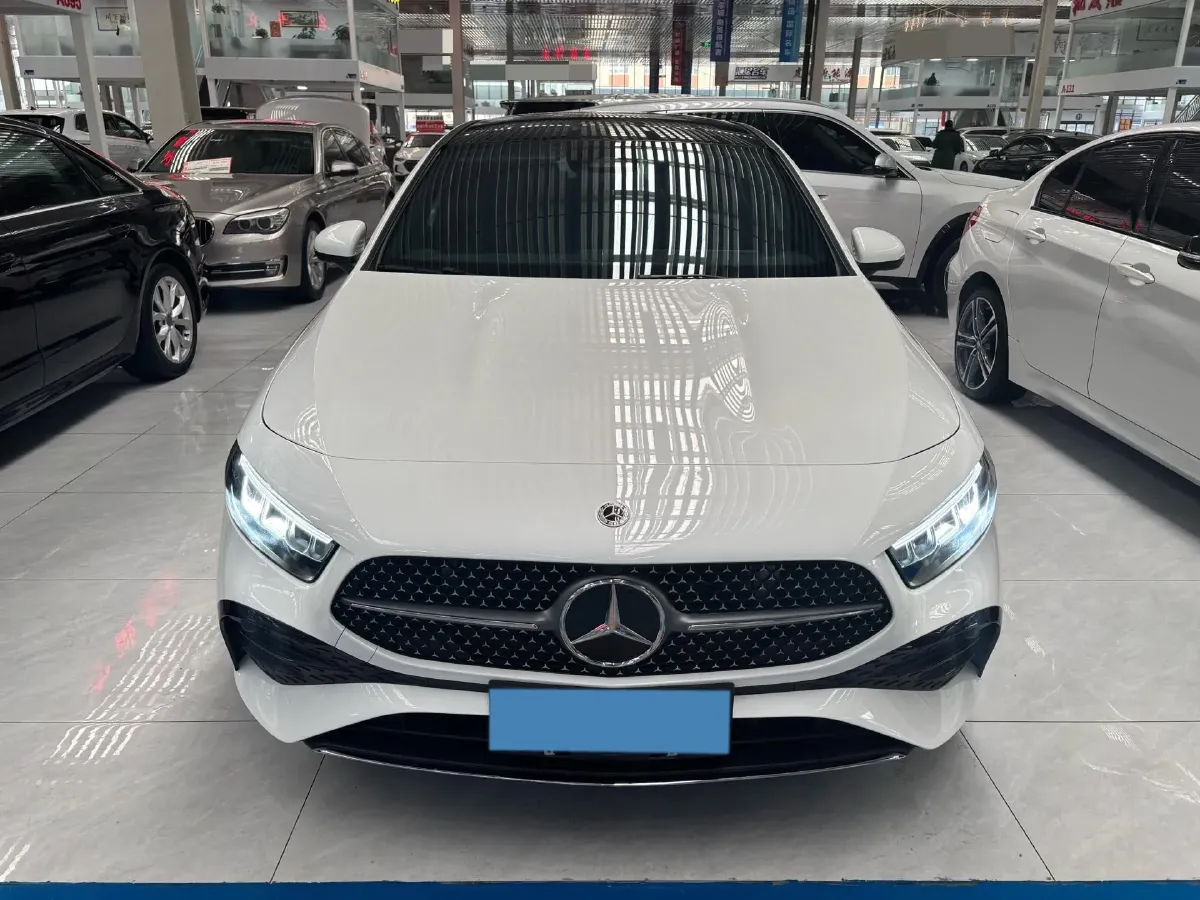 2024 Mercedes-Benz A Class 1.3T 163HP L4 7DCT,autocango,china used car exporter,china ev exporter,chinese used car exporter,chinese used ev exporter