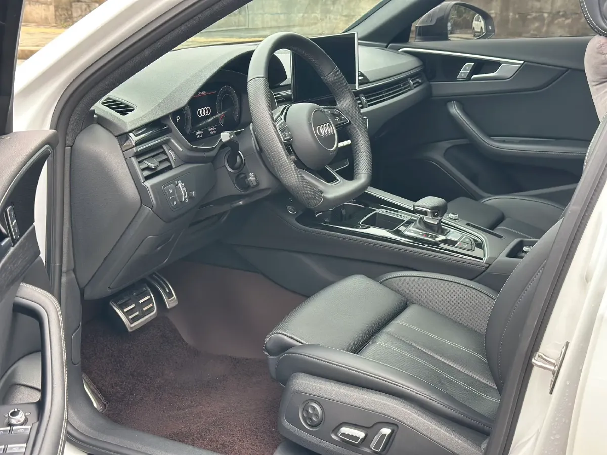 2024 Audi A4L 2.0T 190HP L4 7DCT,autocango,china used car exporter,china ev exporter,chinese used car exporter,chinese used ev exporter