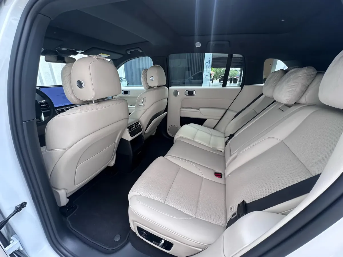 2025 Li L7 Range Extended 154HP REEV,autocango,china used car exporter,china ev exporter,chinese used car exporter,chinese used ev exporter