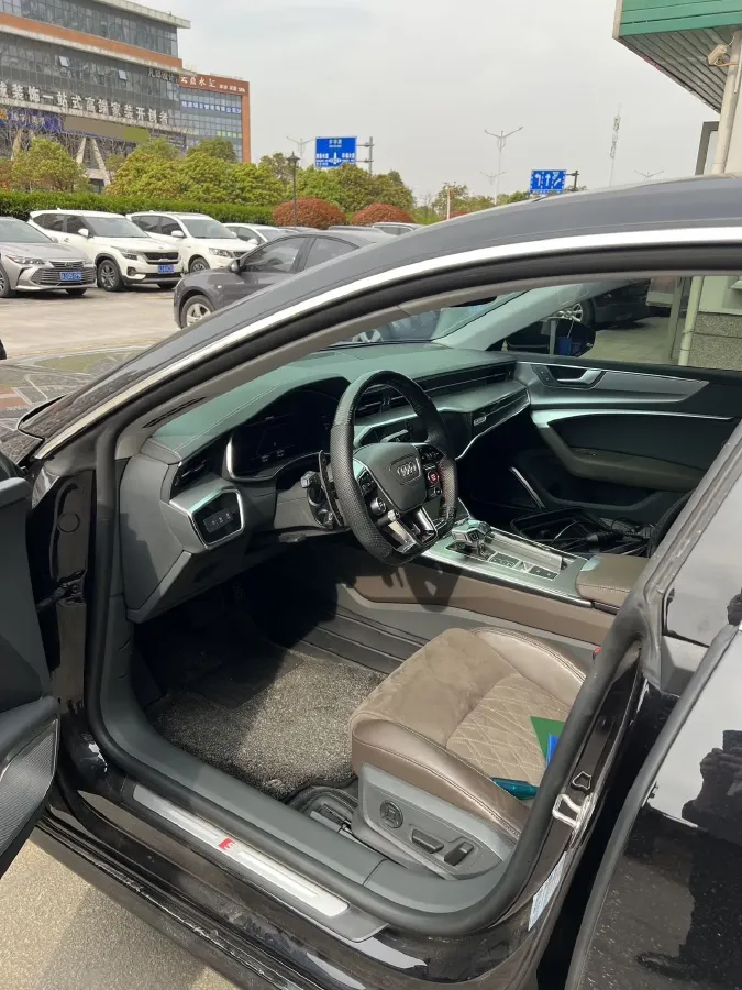 2024 Audi A7L 2.0T 245HP L4 7DCT,autocango,china used car exporter,china ev exporter,chinese used car exporter,chinese used ev exporter