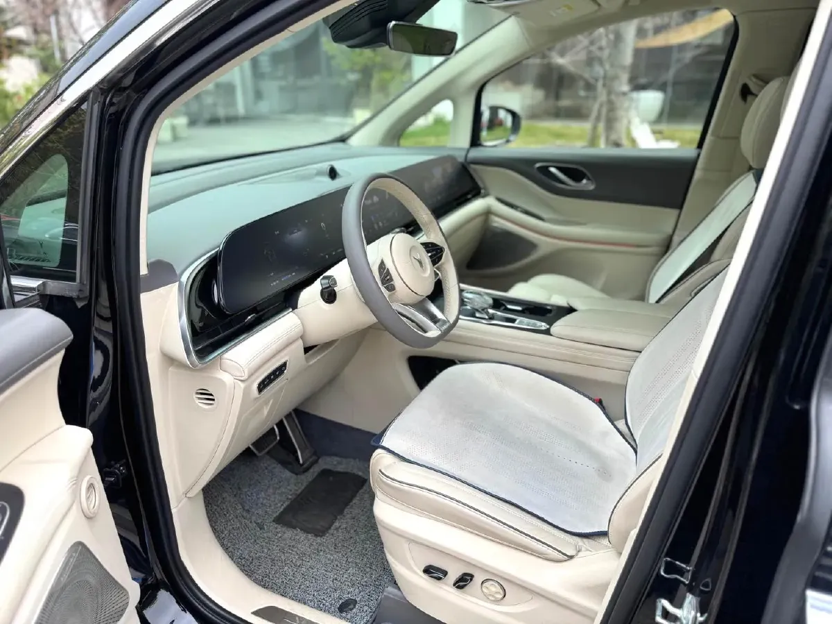 2022 Voyah Dream 1.5T 136HP L4 PHEV 25.57KWH,autocango,china used car exporter,china ev exporter,chinese used car exporter,chinese used ev exporter