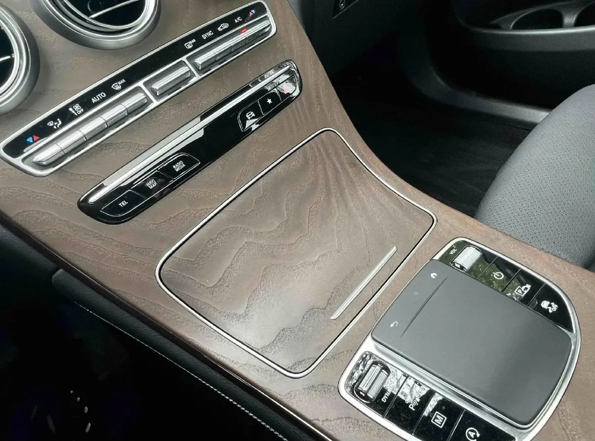 2020 Mercedes-Benz GLC Class 2.0T 197HP L4 9AT,autocango,china used car exporter,china ev exporter,chinese used car exporter,chinese used ev exporter