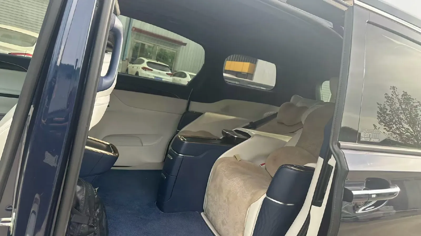 2020 Buick GL8 2.0T 237HP L4 9AT,autocango,china used car exporter,china ev exporter,chinese used car exporter,chinese used ev exporter