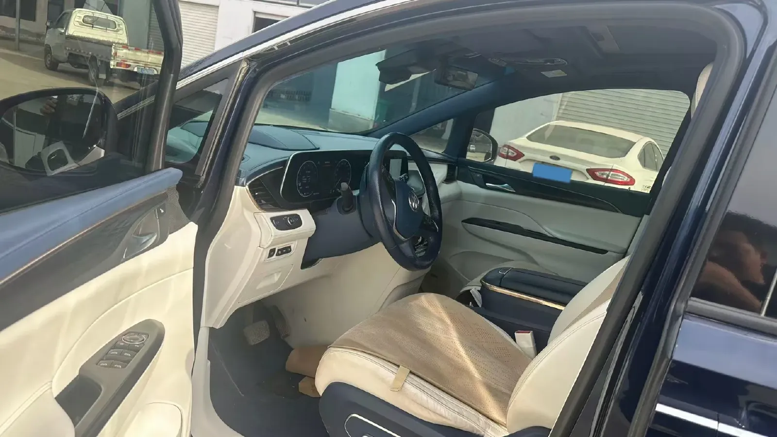 2020 Buick GL8 2.0T 237HP L4 9AT,autocango,china used car exporter,china ev exporter,chinese used car exporter,chinese used ev exporter