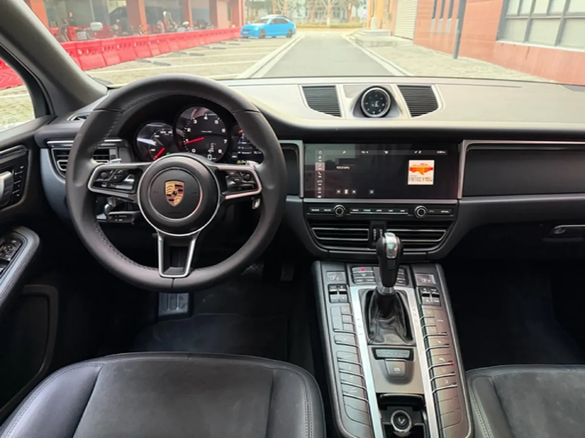 2018 Porsche Macan 2.0T 252HP L4 7DCT,autocango,china used car exporter,china ev exporter,chinese used car exporter,chinese used ev exporter