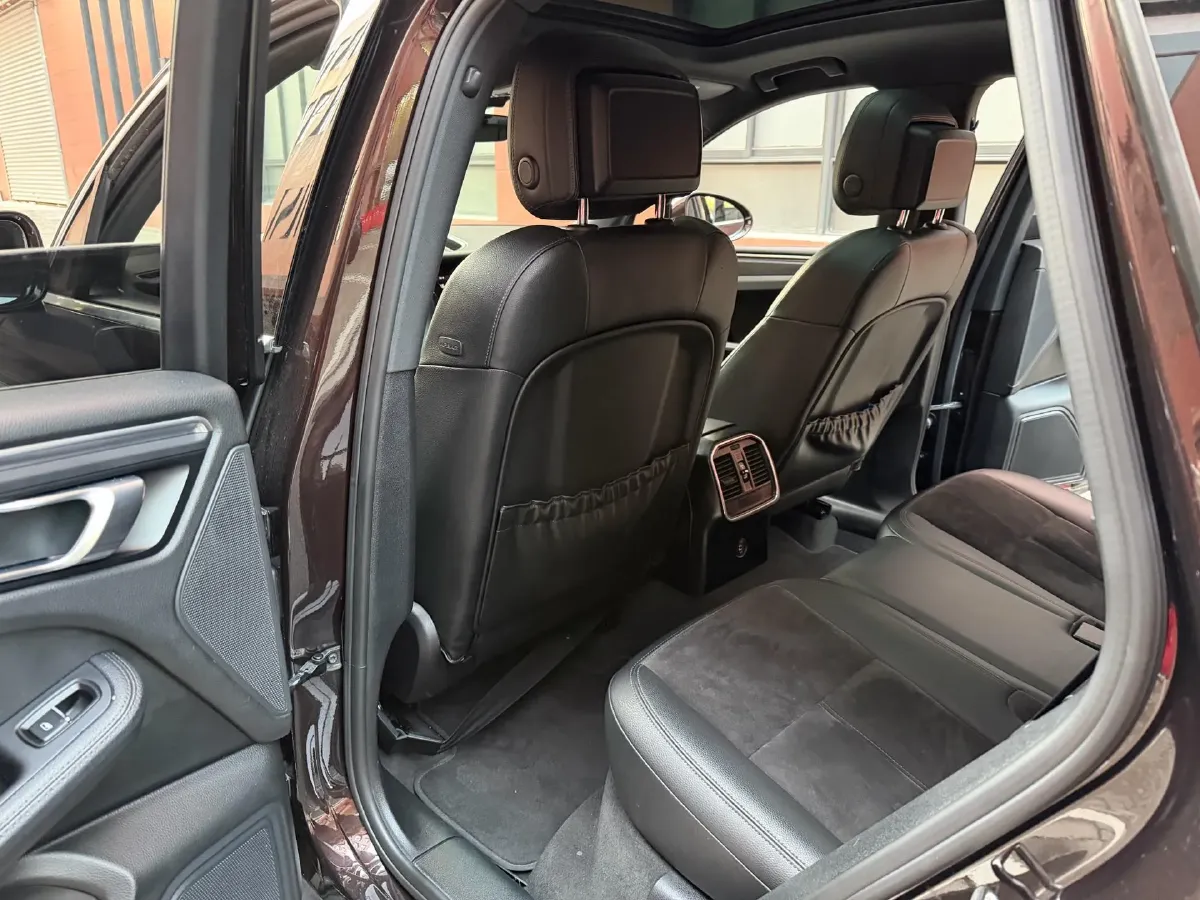 2018 Porsche Macan 2.0T 252HP L4 7DCT,autocango,china used car exporter,china ev exporter,chinese used car exporter,chinese used ev exporter