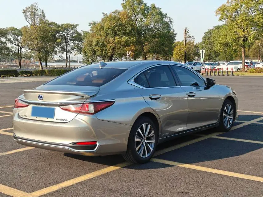 2020 Lexus ES 2.5L 178HP L4 E-CVT Hybrid,autocango,china used car exporter,china ev exporter,chinese used car exporter,chinese used ev exporter