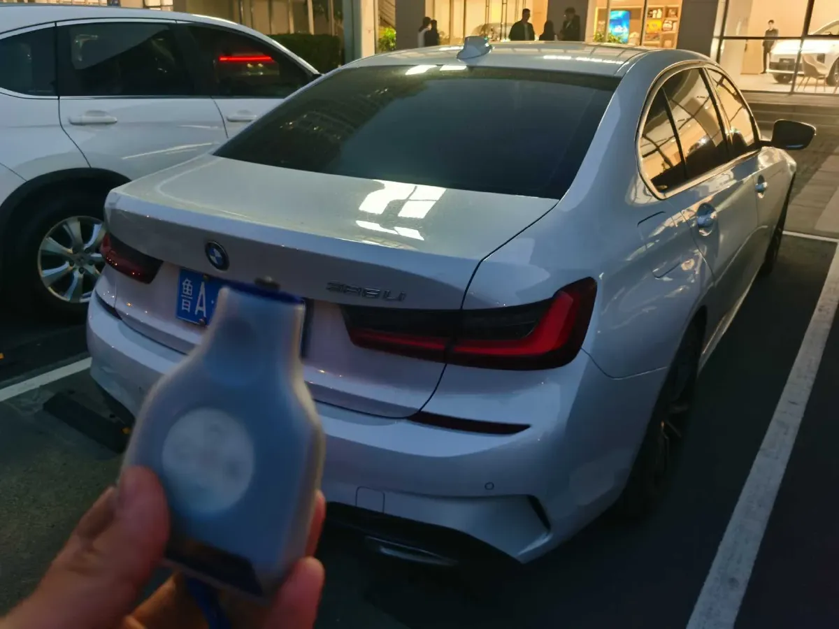 2022 BMW 3 Series 2.0T 156HP L4 8AT,autocango,china used car exporter,china ev exporter,chinese used car exporter,chinese used ev exporter