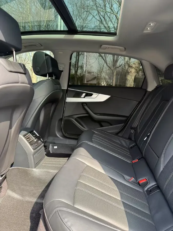 2024 Audi A4L 2.0T 190HP L4 7DCT,autocango,china used car exporter,china ev exporter,chinese used car exporter,chinese used ev exporter