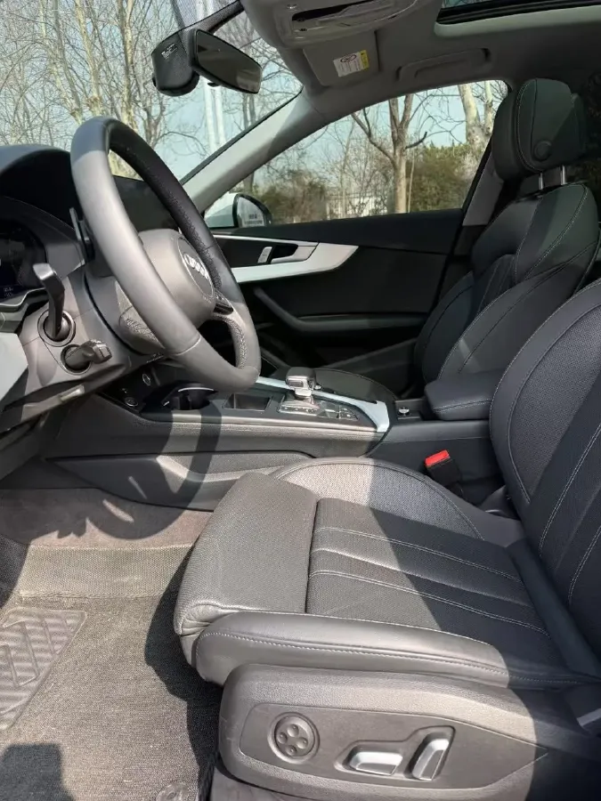 2024 Audi A4L 2.0T 190HP L4 7DCT,autocango,china used car exporter,china ev exporter,chinese used car exporter,chinese used ev exporter