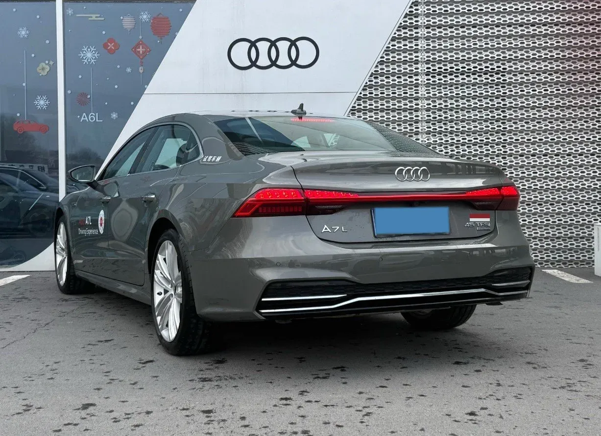 2024 Audi A7L 2.0T 245HP L4 7DCT,autocango,china used car exporter,china ev exporter,chinese used car exporter,chinese used ev exporter