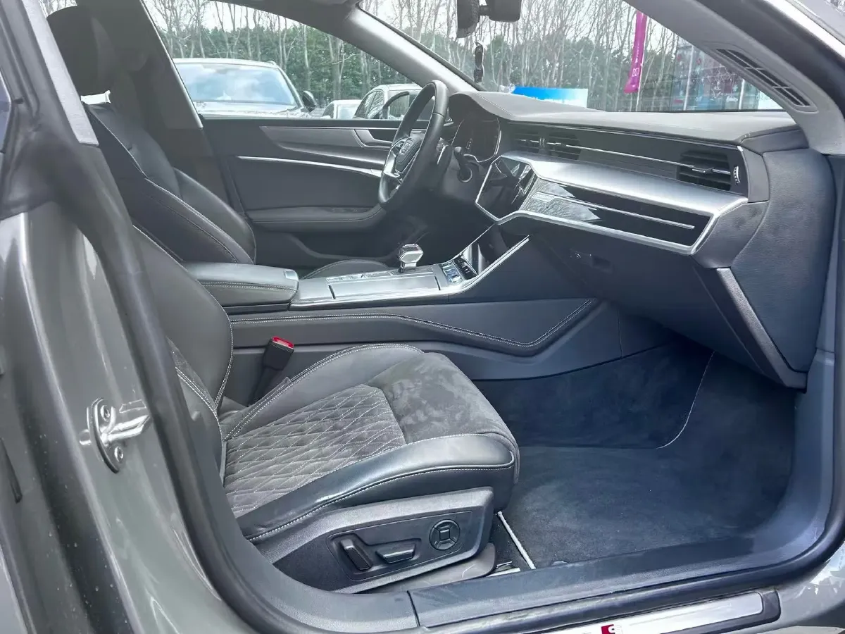 2024 Audi A7L 2.0T 245HP L4 7DCT,autocango,china used car exporter,china ev exporter,chinese used car exporter,chinese used ev exporter