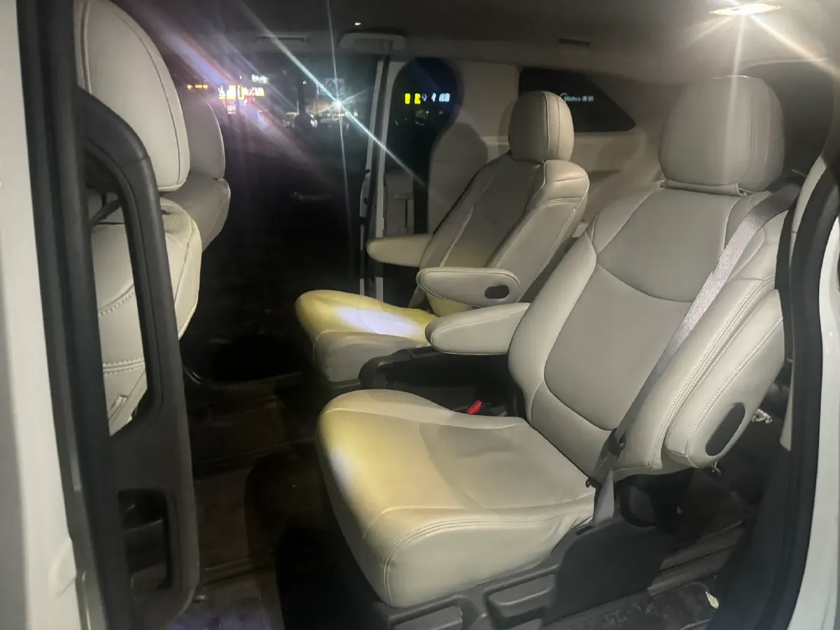 2023 Toyota Sienna 2.5L 189HP L4 E-CVT Hybrid,autocango,china used car exporter,china ev exporter,chinese used car exporter,chinese used ev exporter