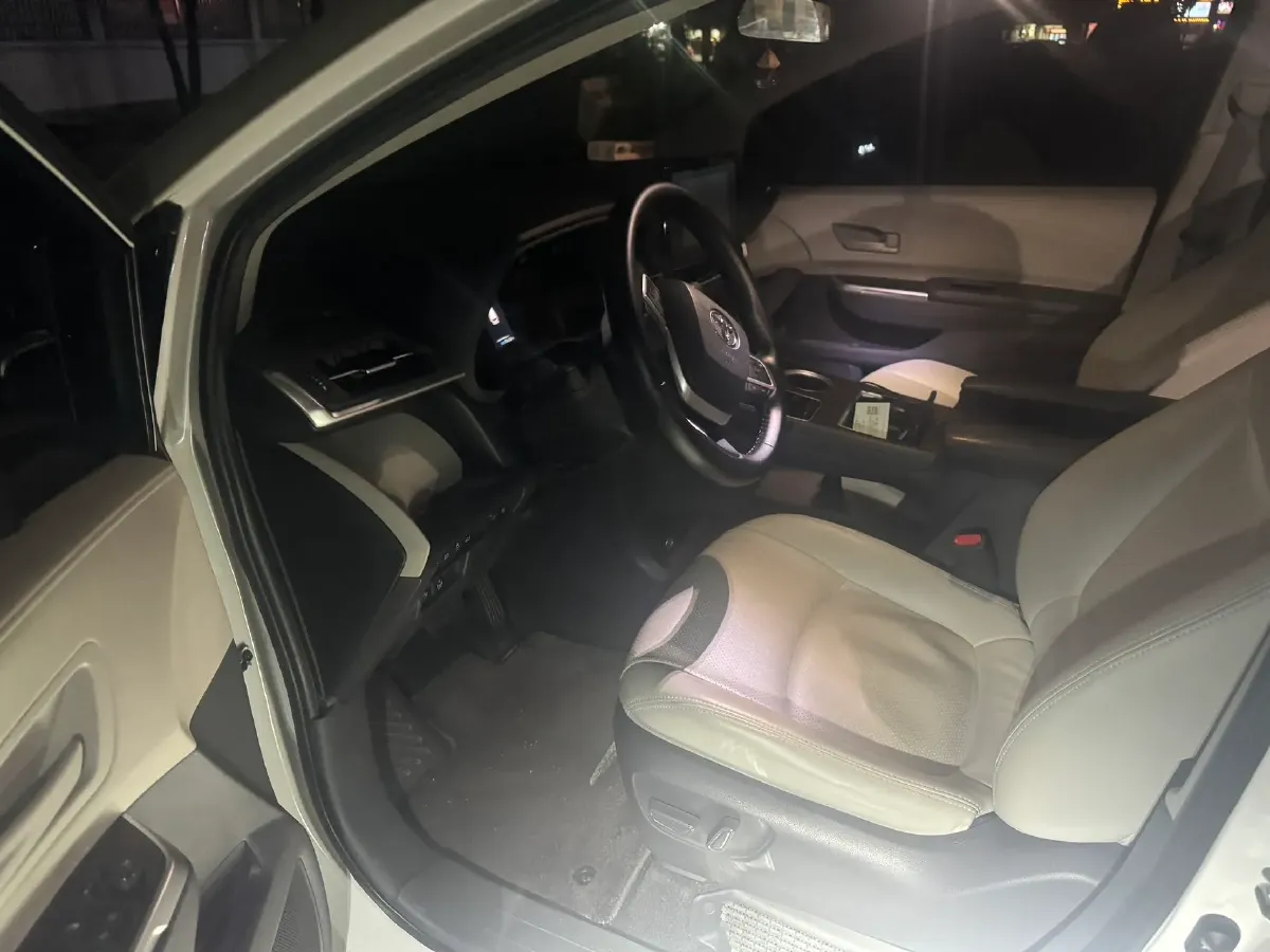 2023 Toyota Sienna 2.5L 189HP L4 E-CVT Hybrid,autocango,china used car exporter,china ev exporter,chinese used car exporter,chinese used ev exporter