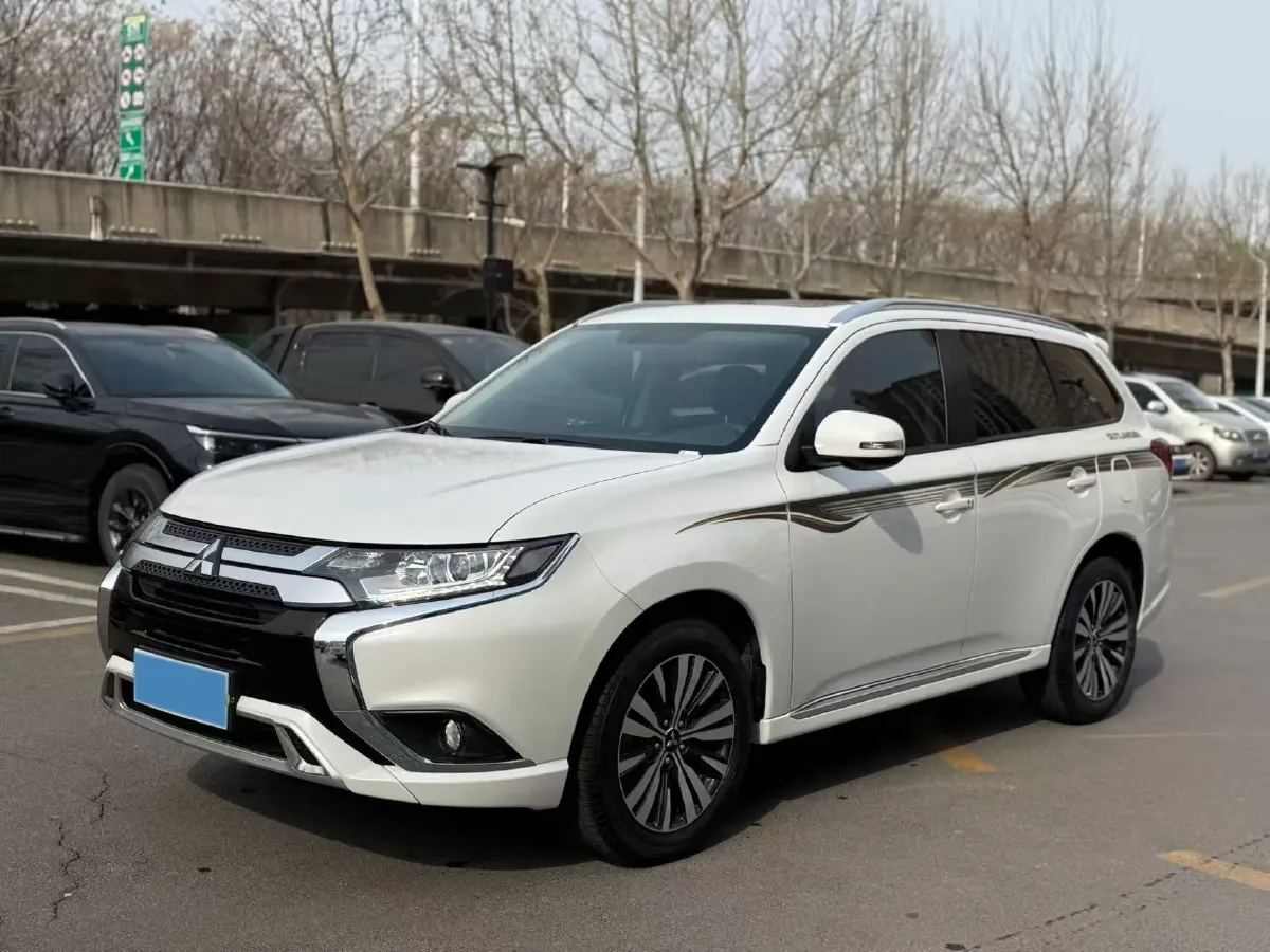 2021 Mitsubishi Outlander 2.0L 166HP L4 CVT,autocango,china used car exporter,china ev exporter,chinese used car exporter,chinese used ev exporter