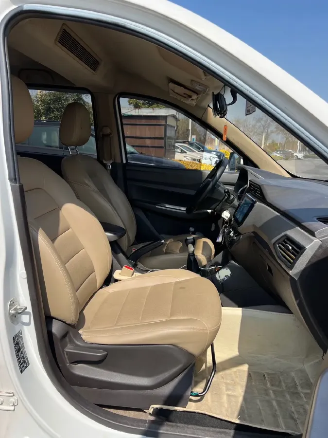 2018 WuLing HongGuang 1.5L 105HP L4 5MT,autocango,china used car exporter,china ev exporter,chinese used car exporter,chinese used ev exporter
