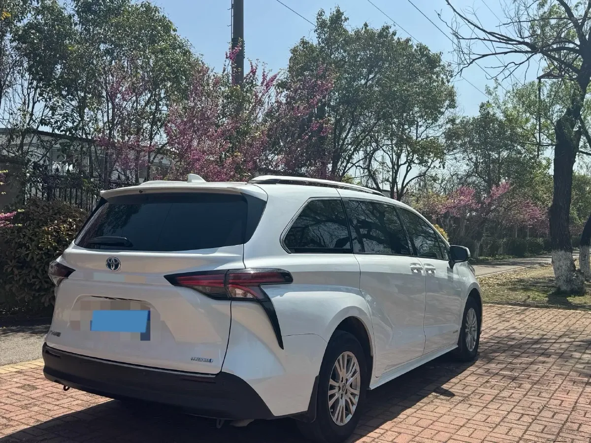 2023 Toyota Sienna 2.5L 189HP L4 E-CVT Hybrid,autocango,china used car exporter,china ev exporter,chinese used car exporter,chinese used ev exporter