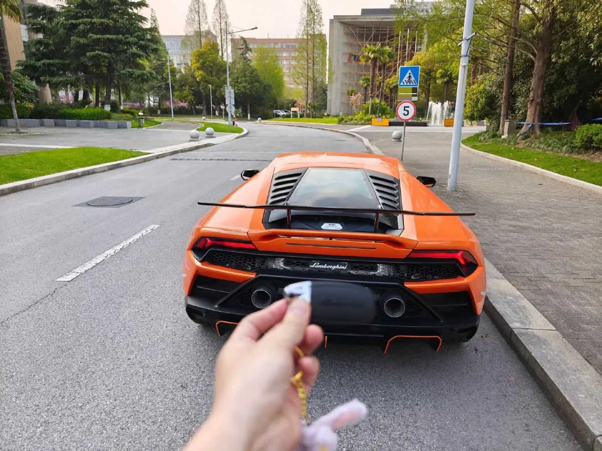 2020 Lamborghini Huracán 5.2L 611HP V10 7DCT,autocango,china used car exporter,china ev exporter,chinese used car exporter,chinese used ev exporter
