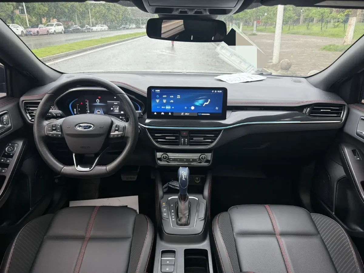 2022 Ford Focus 1.5T 177HP L4 6AT,autocango,china used car exporter,china ev exporter,chinese used car exporter,chinese used ev exporter