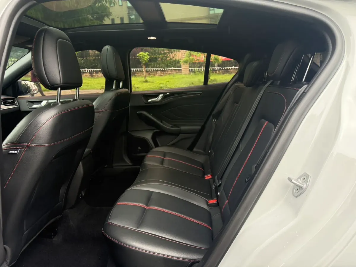 2022 Ford Focus 1.5T 177HP L4 6AT,autocango,china used car exporter,china ev exporter,chinese used car exporter,chinese used ev exporter