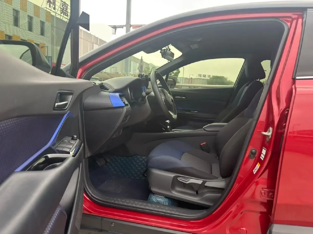 2018 Toyota C-HR 2.0L 171HP L4 CVT,autocango,china used car exporter,china ev exporter,chinese used car exporter,chinese used ev exporter