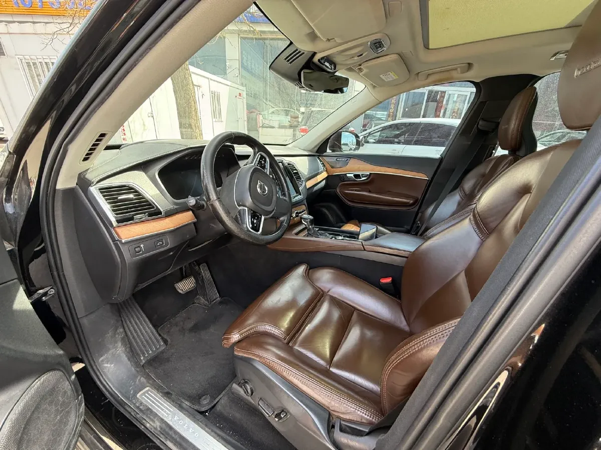 2019 Volvo XC90 2.0T 320HP L4 8AT,autocango,china used car exporter,china ev exporter,chinese used car exporter,chinese used ev exporter