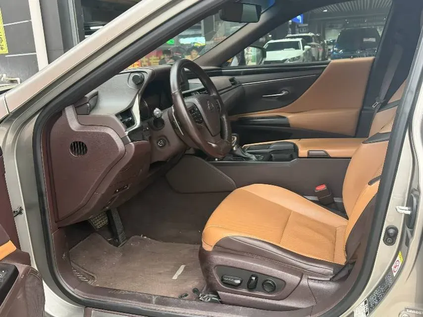 2018 Lexus ES 2.0L 167HP L4 6AT,autocango,china used car exporter,china ev exporter,chinese used car exporter,chinese used ev exporter