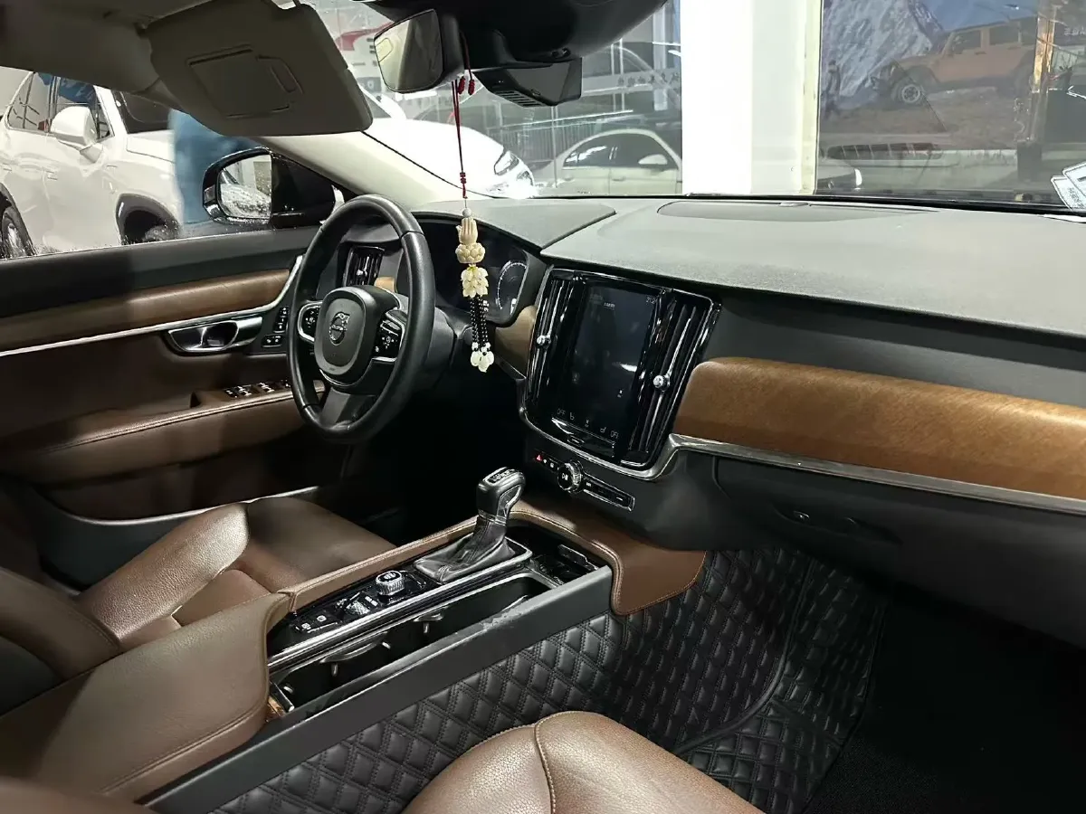 2019 Infiniti Q70 2.0T 211HP L4 7AT,autocango,china used car exporter,china ev exporter,chinese used car exporter,chinese used ev exporter