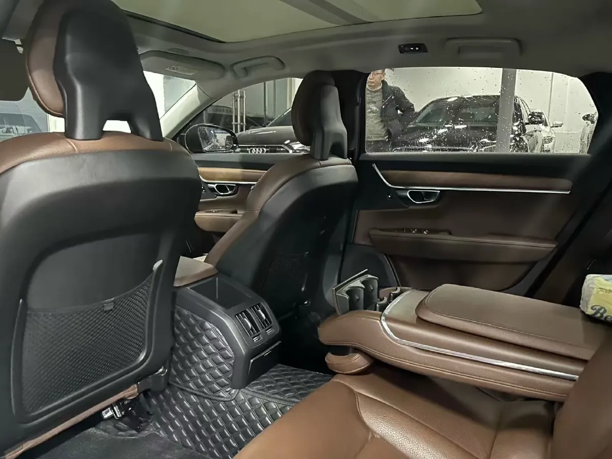 2019 Infiniti Q70 2.0T 211HP L4 7AT,autocango,china used car exporter,china ev exporter,chinese used car exporter,chinese used ev exporter