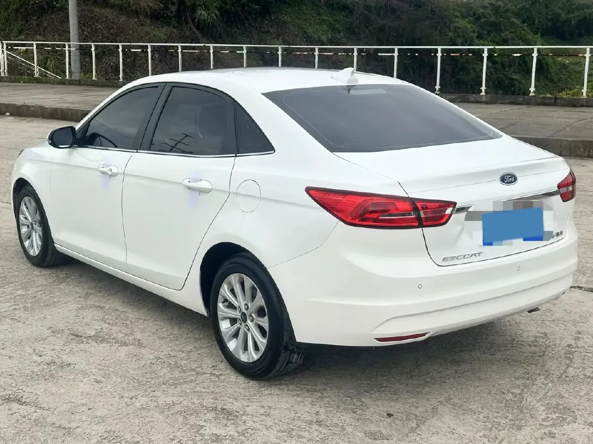 2017 Ford Escort 1.5L 113HP L4 6AT,autocango,china used car exporter,china ev exporter,chinese used car exporter,chinese used ev exporter