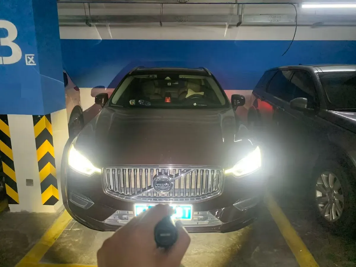 2019 Volvo XC60 2.0T 254HP L4 8AT,autocango,china used car exporter,china ev exporter,chinese used car exporter,chinese used ev exporter