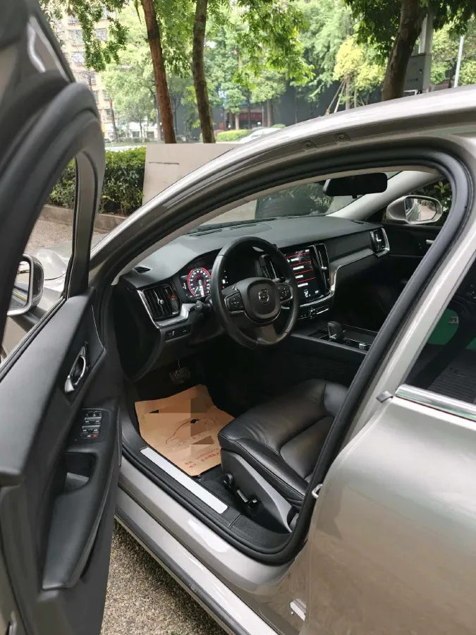2022 Volvo S60 2.0T 197HP L4 8AT,autocango,china used car exporter,china ev exporter,chinese used car exporter,chinese used ev exporter