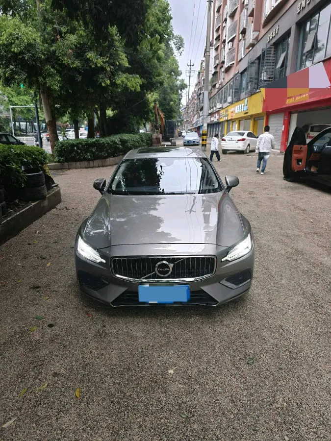 2022 Volvo S60 2.0T 197HP L4 8AT,autocango,china used car exporter,china ev exporter,chinese used car exporter,chinese used ev exporter