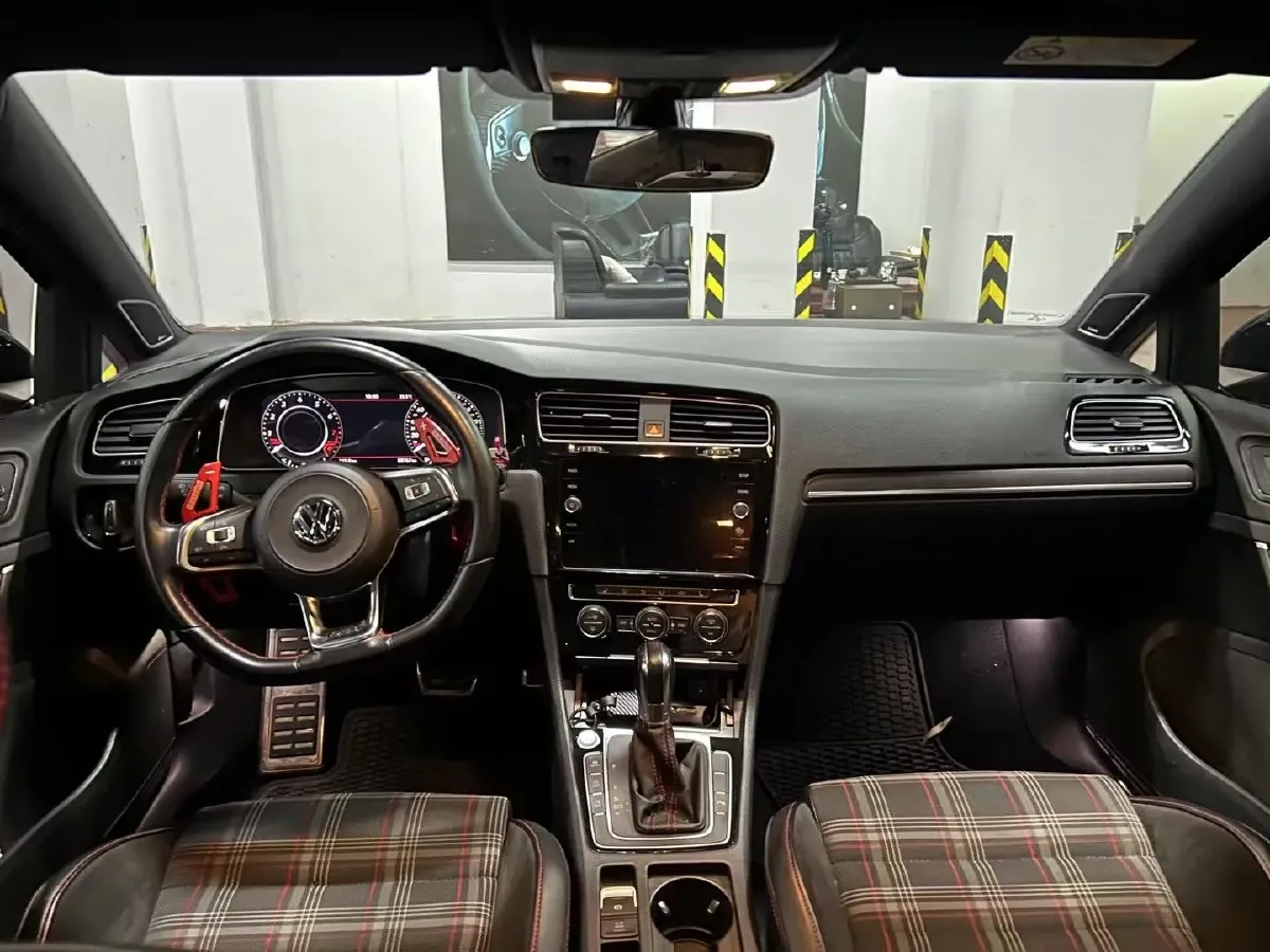2018 Volkswagen GolfGTI 2.0T 220HP L4 7DCT,autocango,china used car exporter,china ev exporter,chinese used car exporter,chinese used ev exporter