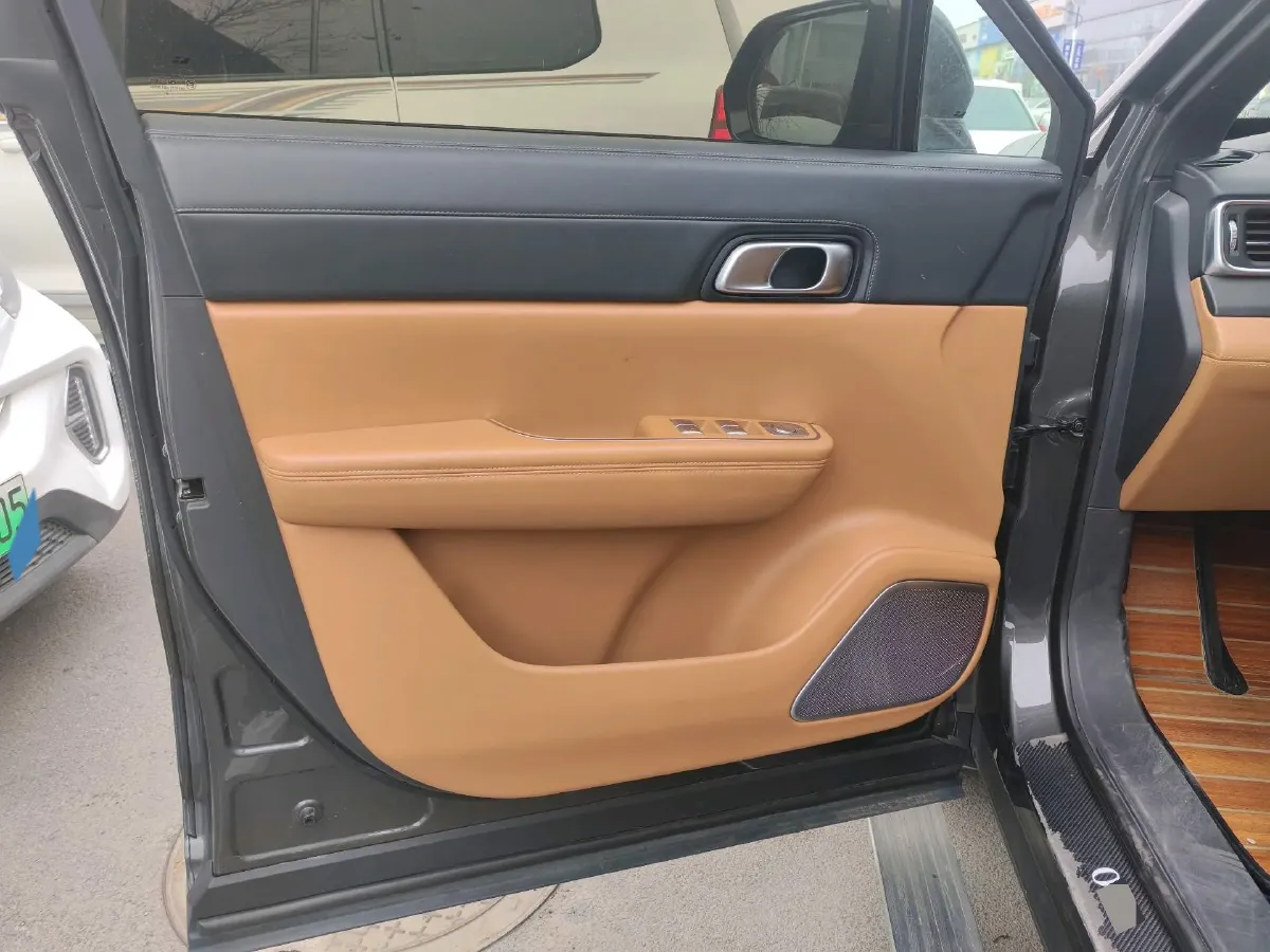 2020 Li ONE Range Extended 131HP REEV 40.5KWH,autocango,china used car exporter,china ev exporter,chinese used car exporter,chinese used ev exporter