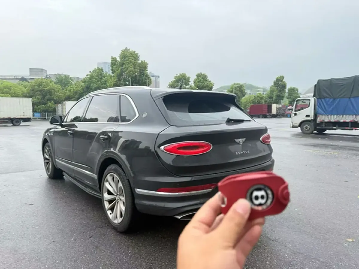 2024 Bentley Bentayga 4.0T 550HP V8 8AT,autocango,china used car exporter,china ev exporter,chinese used car exporter,chinese used ev exporter