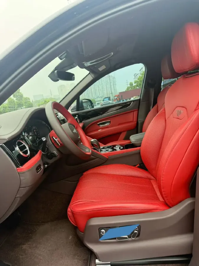 2024 Bentley Bentayga 4.0T 550HP V8 8AT,autocango,china used car exporter,china ev exporter,chinese used car exporter,chinese used ev exporter